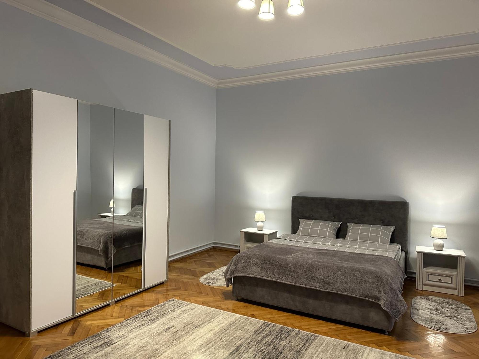 Apartment простора поряд чну